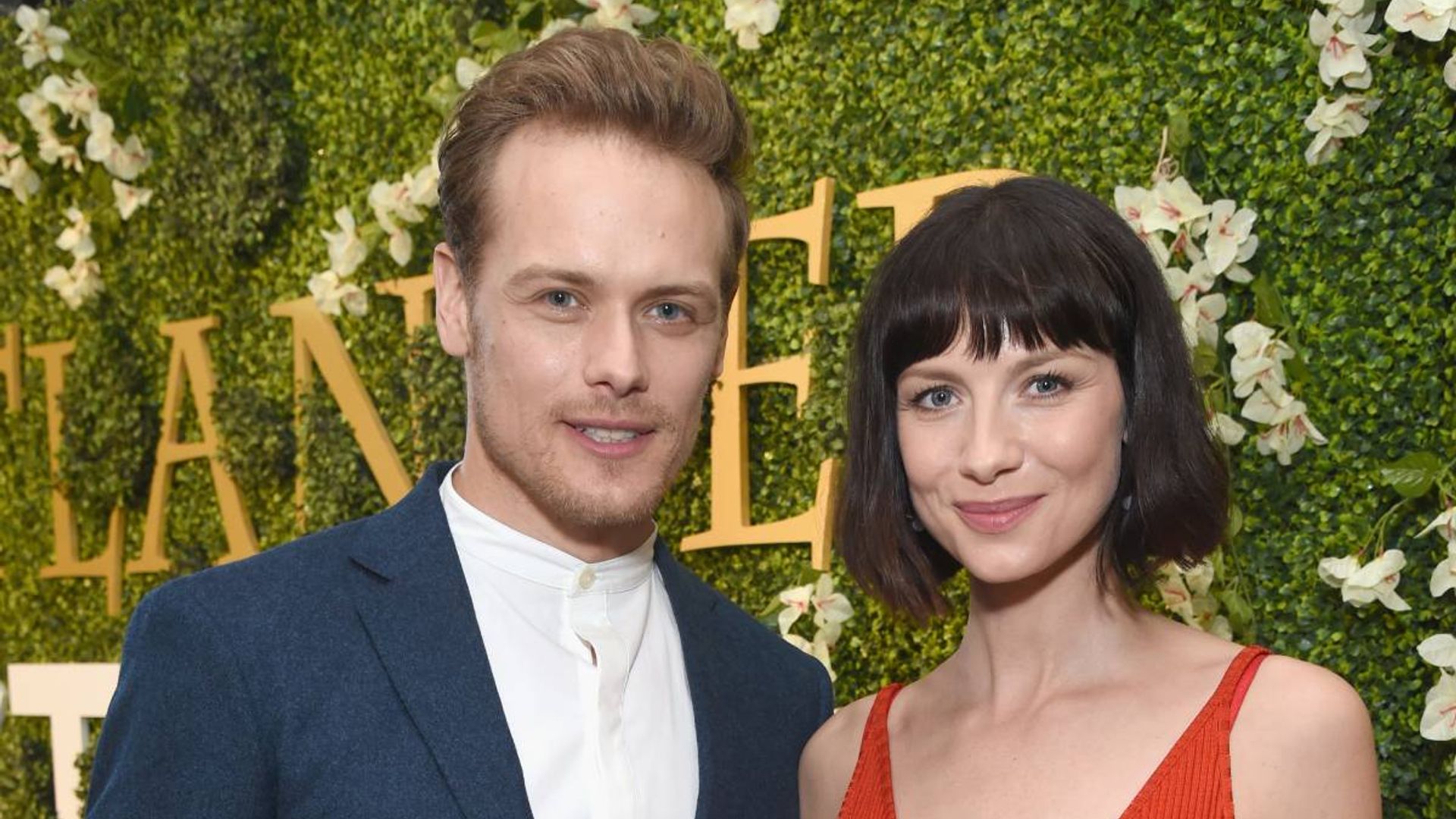 Outlander S Sam Heughan And Caitriona Balfe S On Set Selfie Has Fans Saying The Same Thing Hello