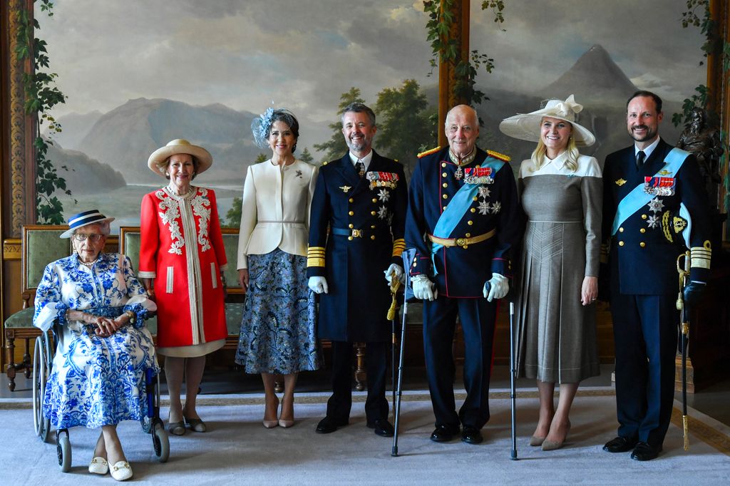 O Rei Frederico e a Rainha Maria foram recebidos oficialmente pela realeza norueguesa