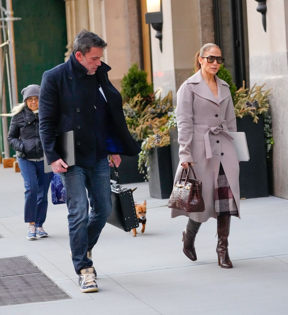 Ben Affleck e Jennifer Lopez são vistos em 29 de março de 2024 na cidade de Nova York. (Foto de Gotham/GC Images)