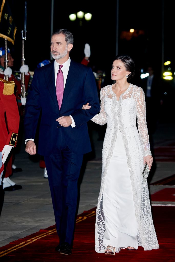 O Rei Felipe VI da Espanha e a Rainha Letizia da Espanha participam de um jantar de gala no Palácio Real em 13 de fevereiro de 2019 em Rabat, Marrocos