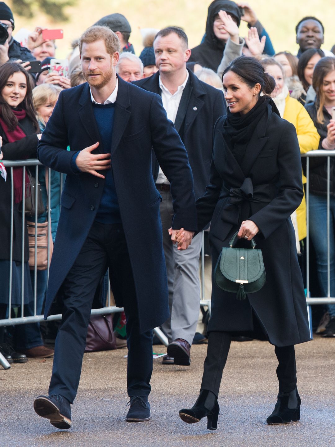 Príncipe Harry e sua então noiva Meghan Markle visitando o Castelo de Cardiff em 2018 