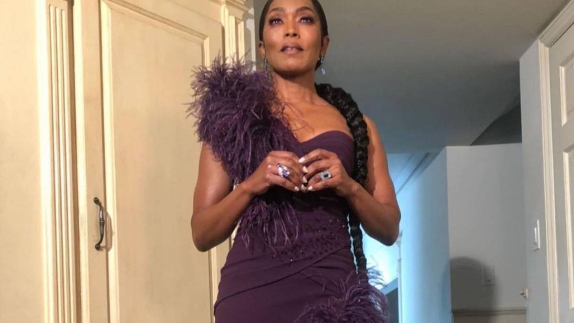 Angela Bassett Dazzles With Thigh High Slit At Golden Globes Further Proves She S Ageless HELLO