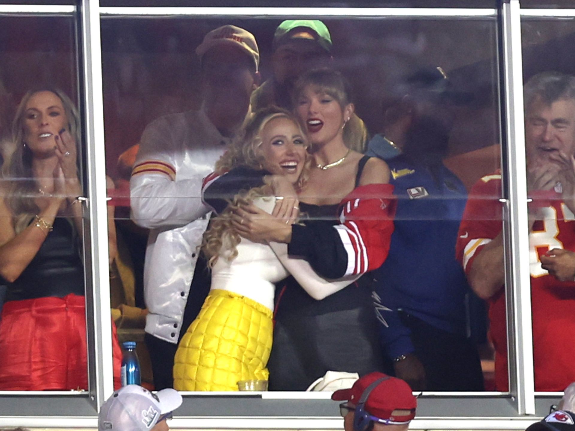 Taylor Swift and Blake Lively Have Dinner With Patrick Mahomes' Wife