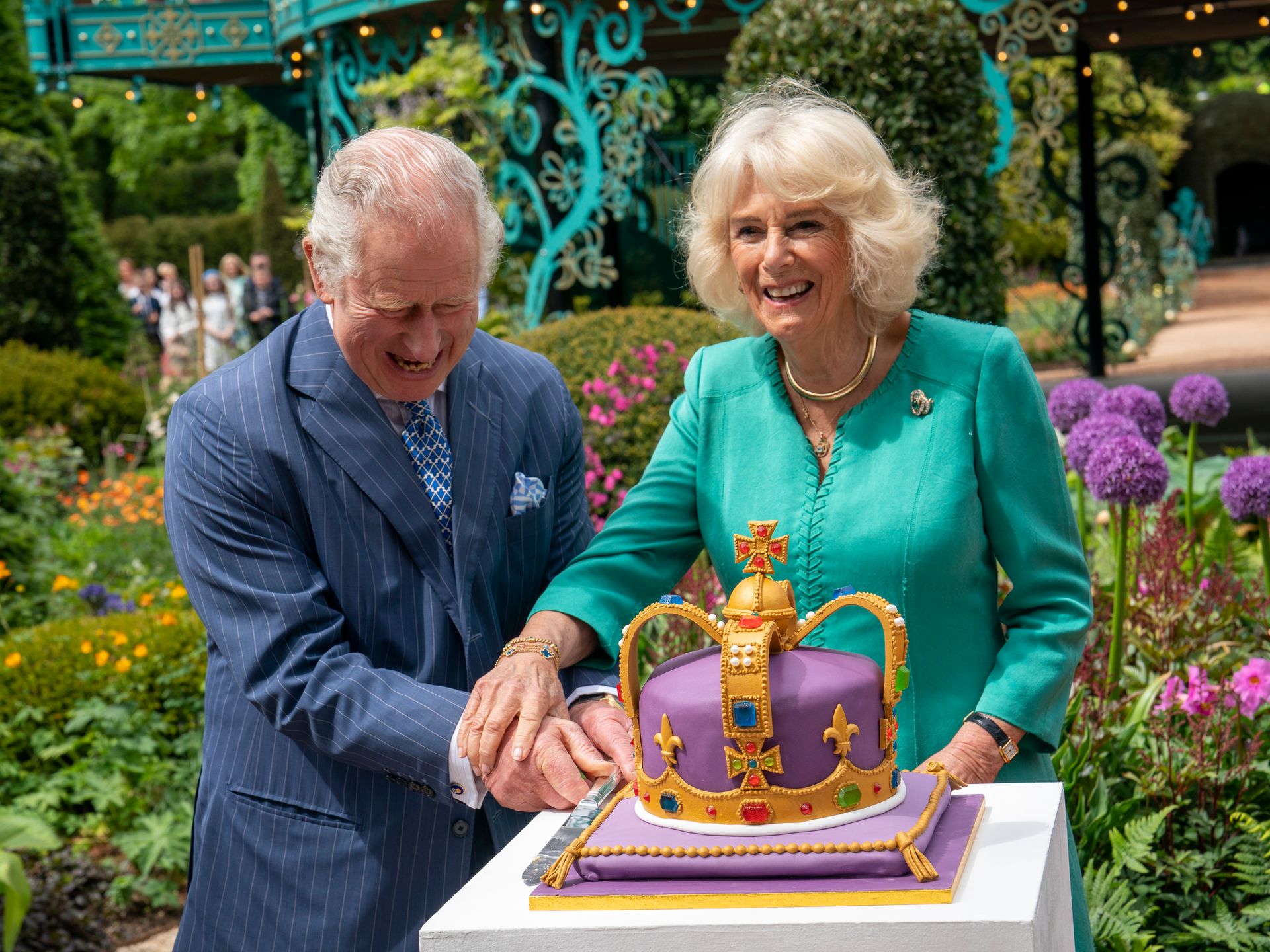 Kate Middleton's Baker Shares What It Was Like to Make a Royal Wedding Cake  - Interview with Kate Middleton's Wedding Cake Maker Fiona Cairns