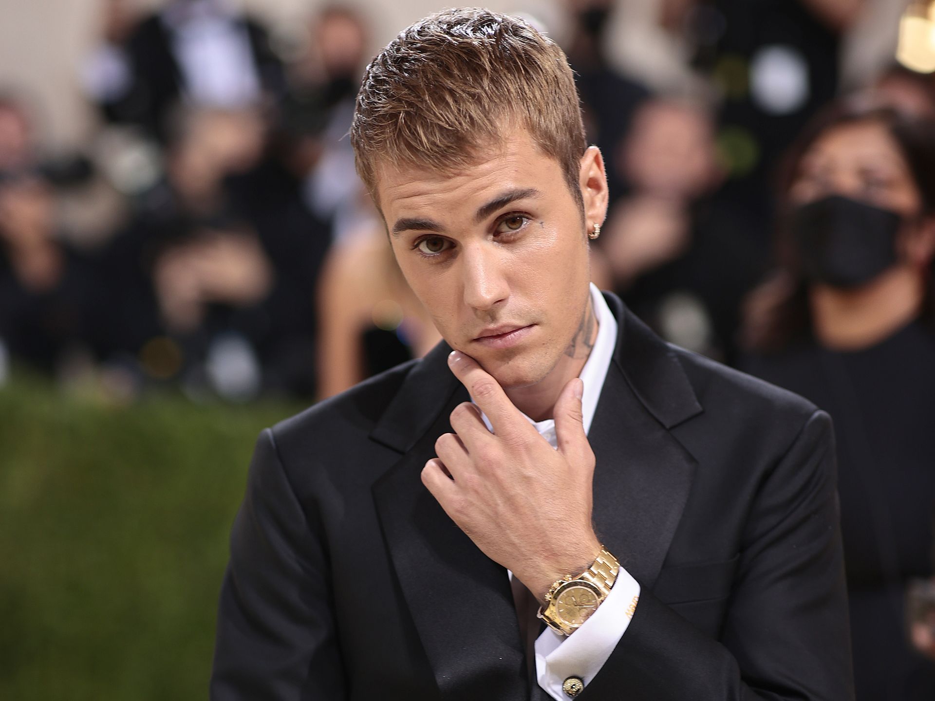 Justin Bieber denies rumors of split with longtime manager Scooter Braun