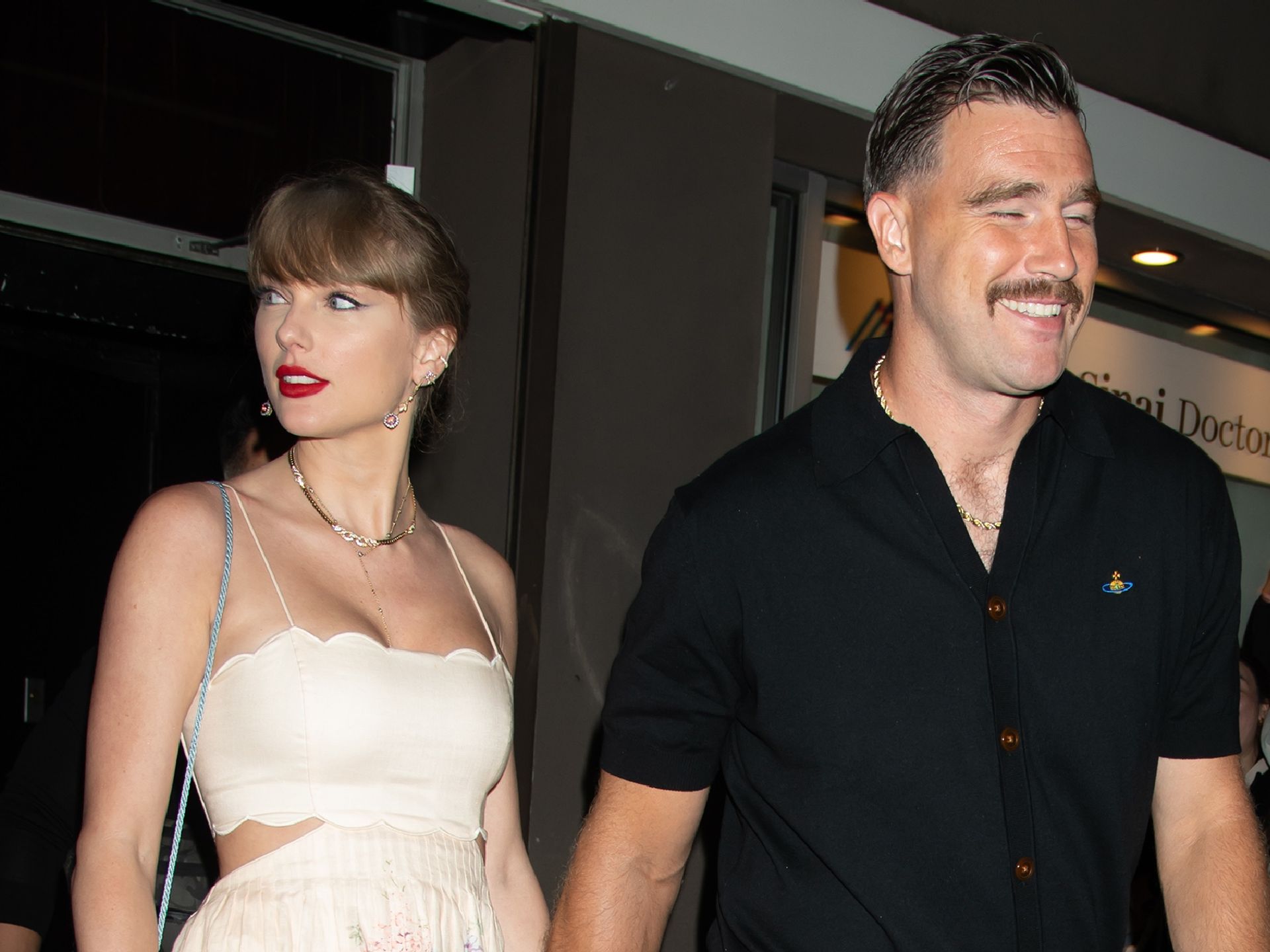 Taylor Swift seems to have been avoiding heels on her recent dates with Travis Kelce. The real reason behind it was revealed by her during their intimate dinner date in Palm Beach! - News