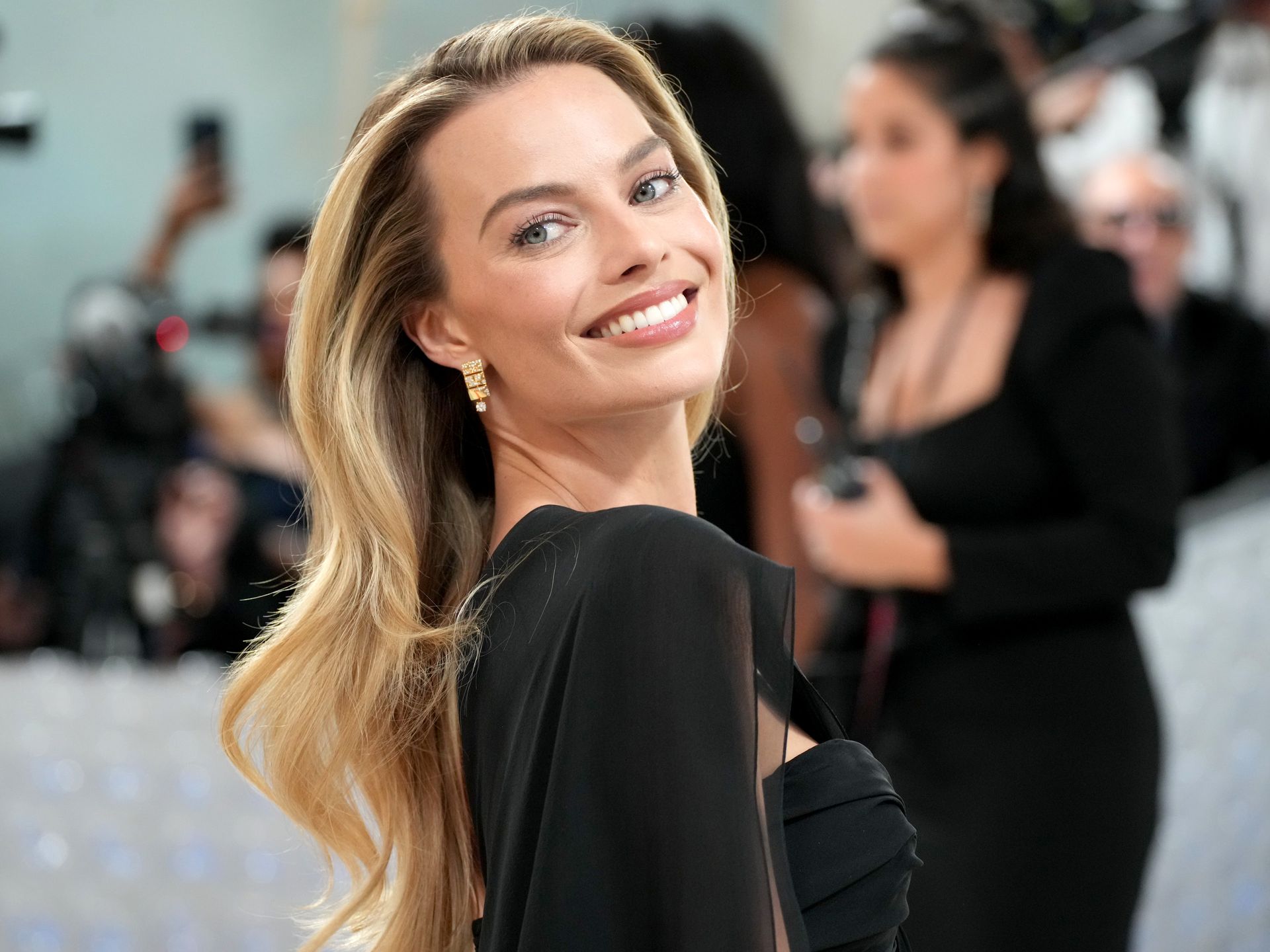 This is the exact lipstick Margot Robbie wore to the Chanel Cruise