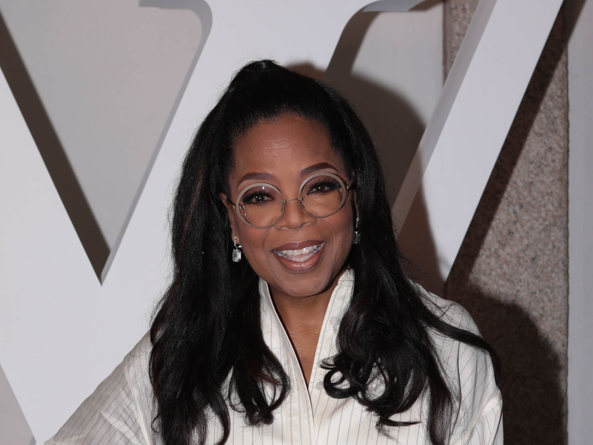 Oprah Winfrey, 69, looks unrecognizable after weight loss