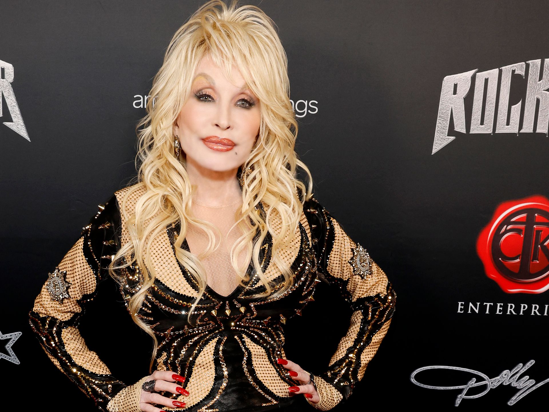 Dolly Parton returns with heart-wrenching message days after husband Carl  Dean's death at 82 | HELLO!