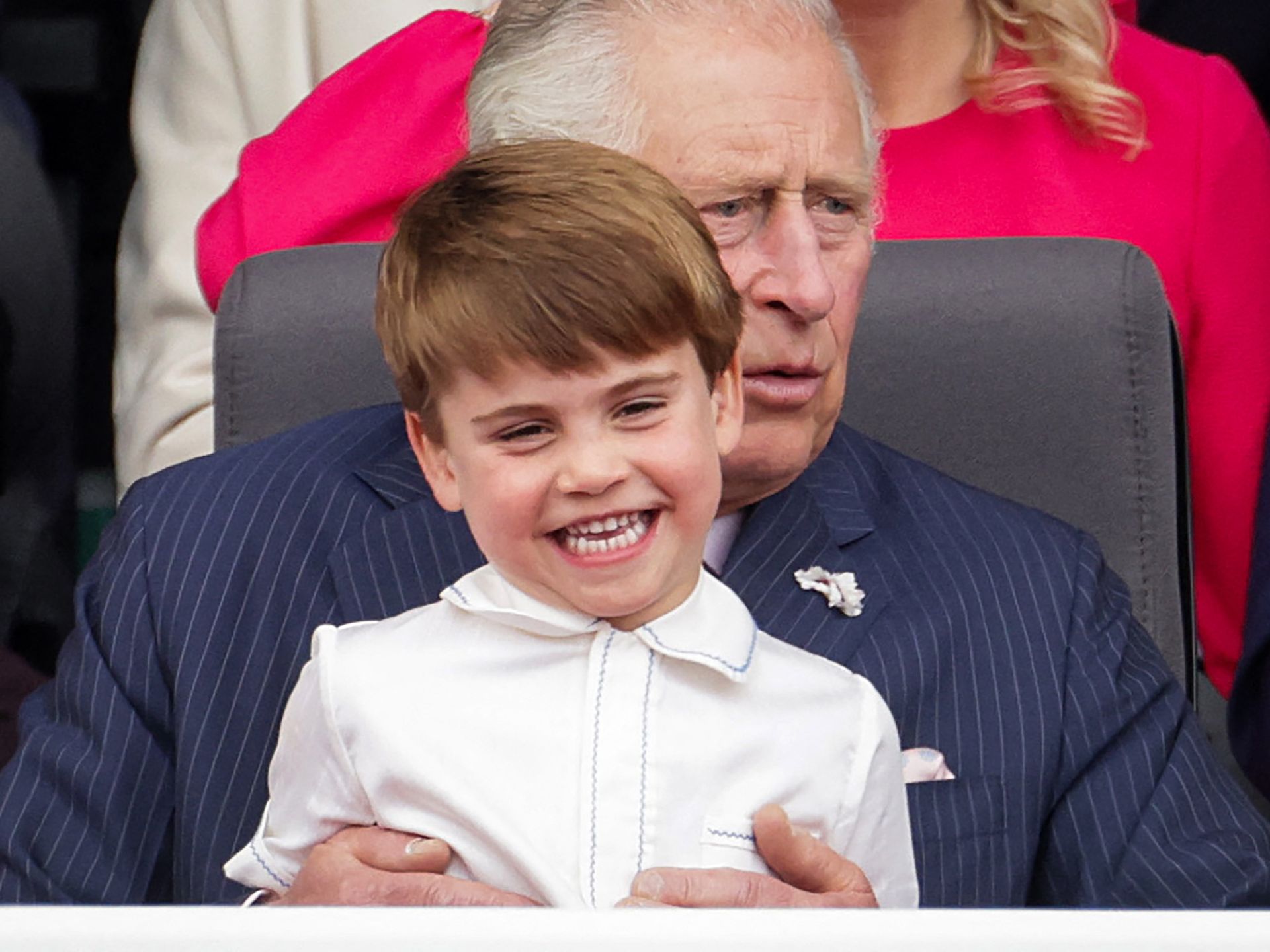 Prince Louis climbs onto grandpa King Charles' lap in the sweetest ...