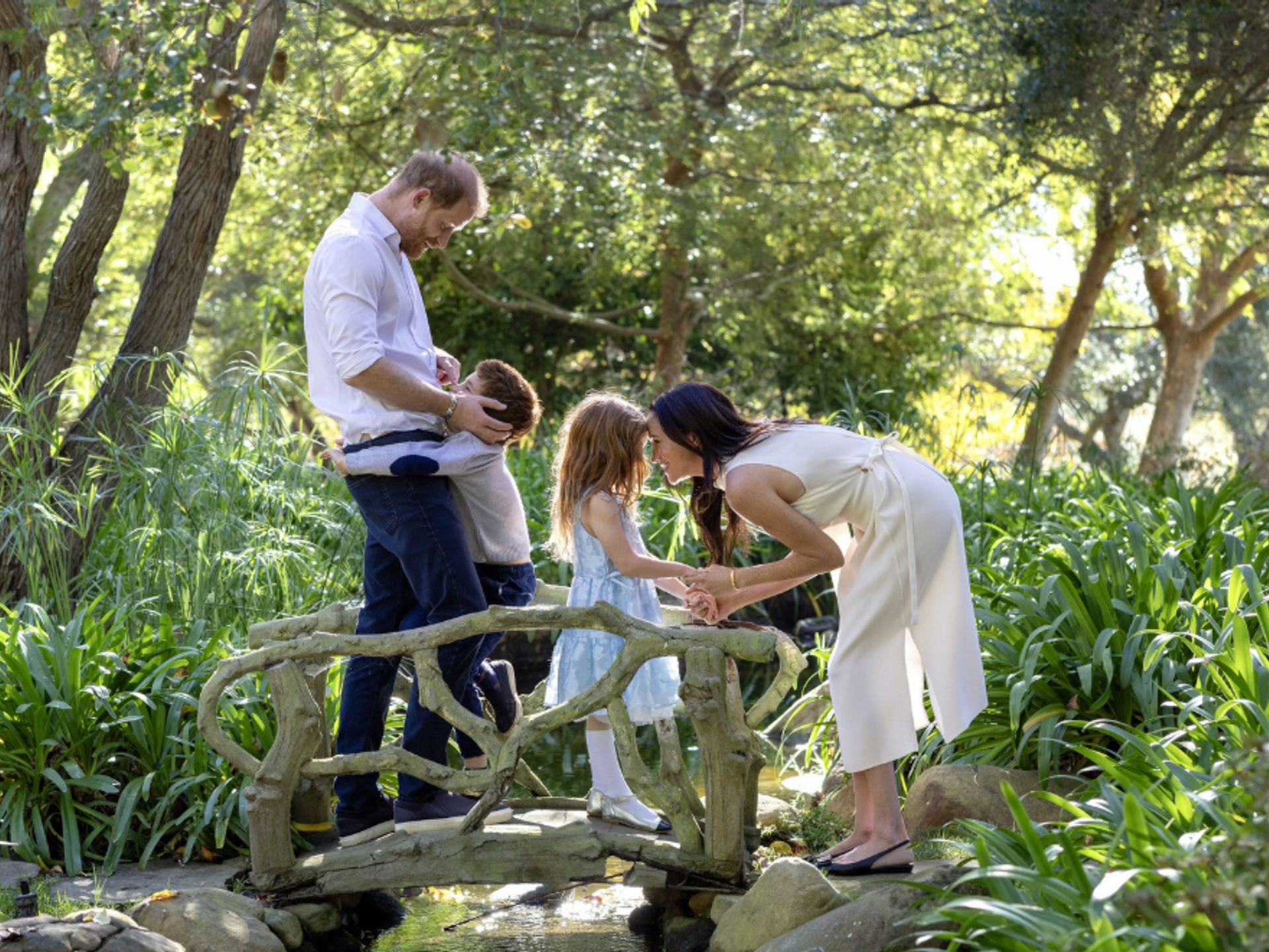 Prince Harry and Meghan Markle share unseen family photo for new ...