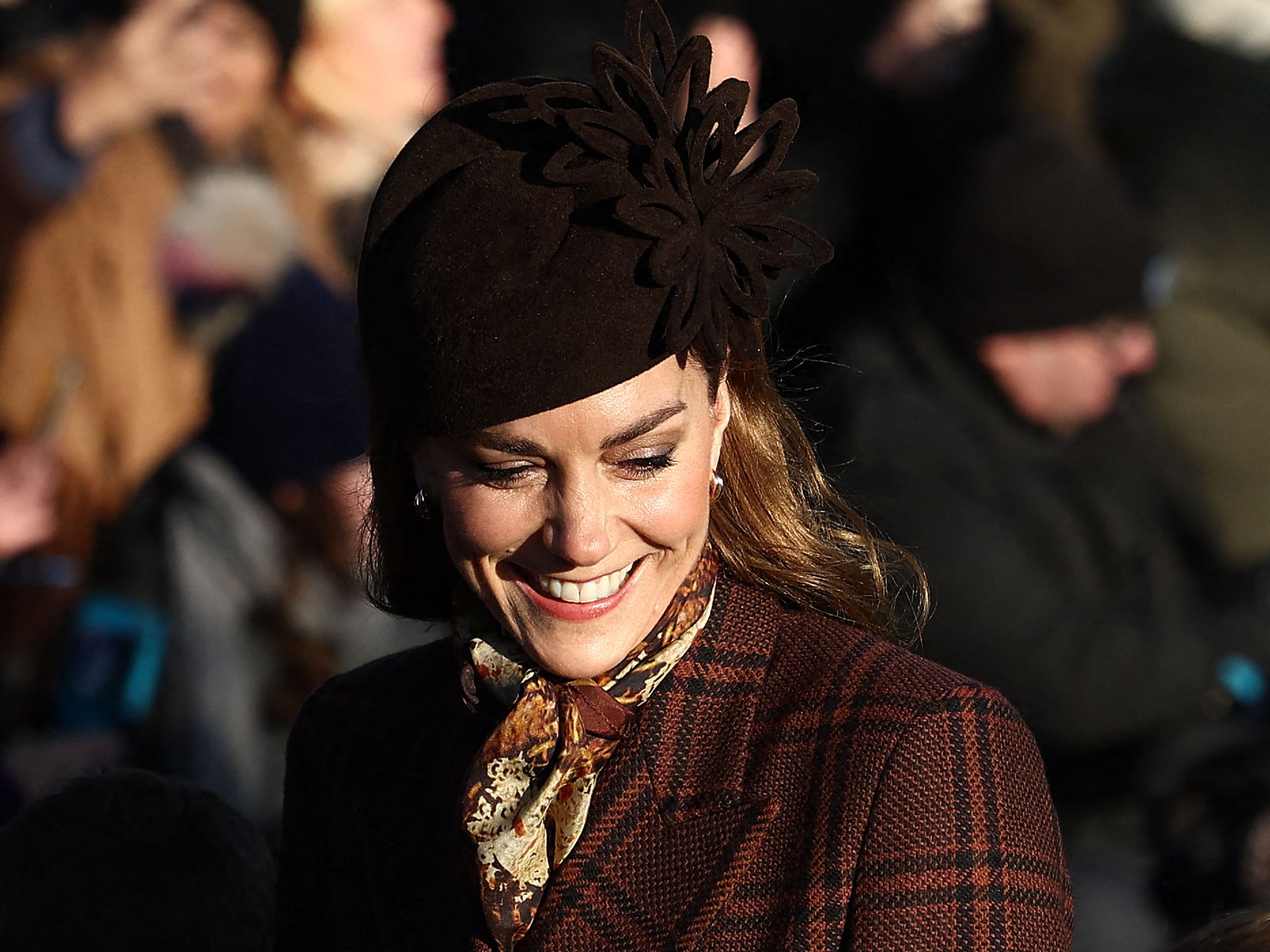 Princess Kate steals the show at Sandringham in Christmassy coat ...