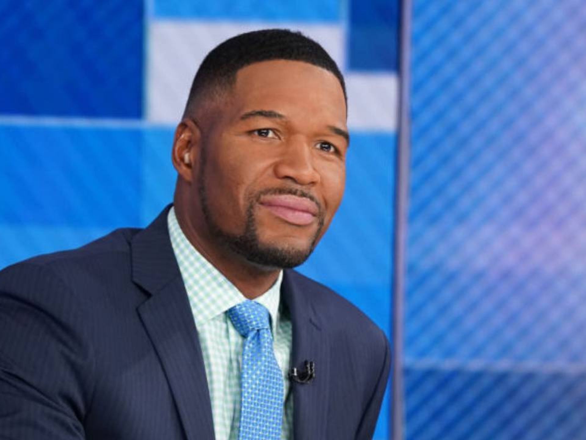 https://images.hellomagazine.com/horizon/43/880e89286d11-michael-strahan-gma-career-news-t.jpg