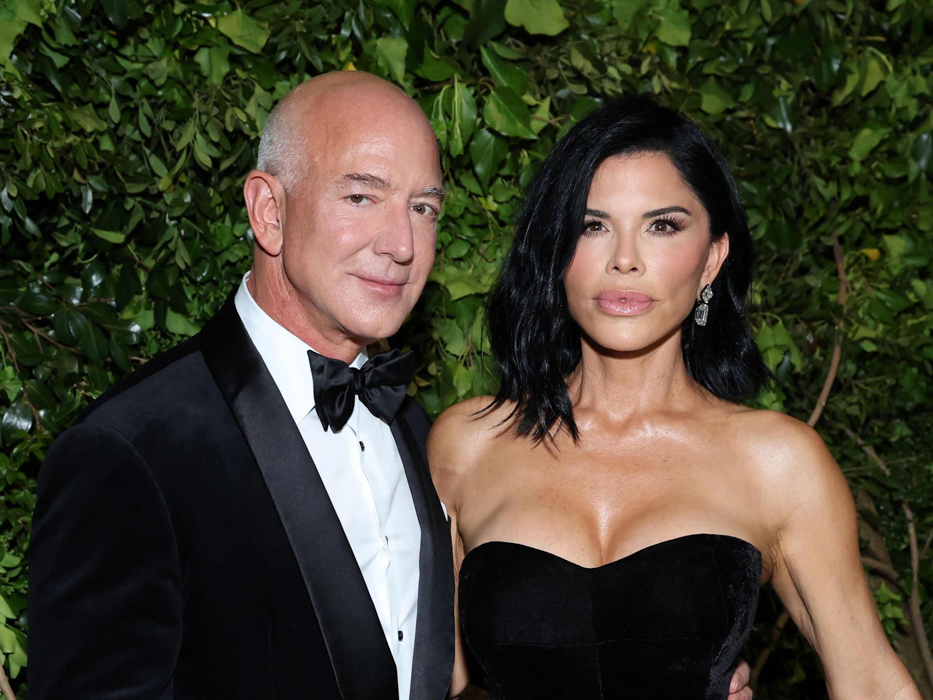 Lauren Sanchez rocks ab-baring knit mini dress for lush trip with fiancé  Jeff Bezos | HELLO!