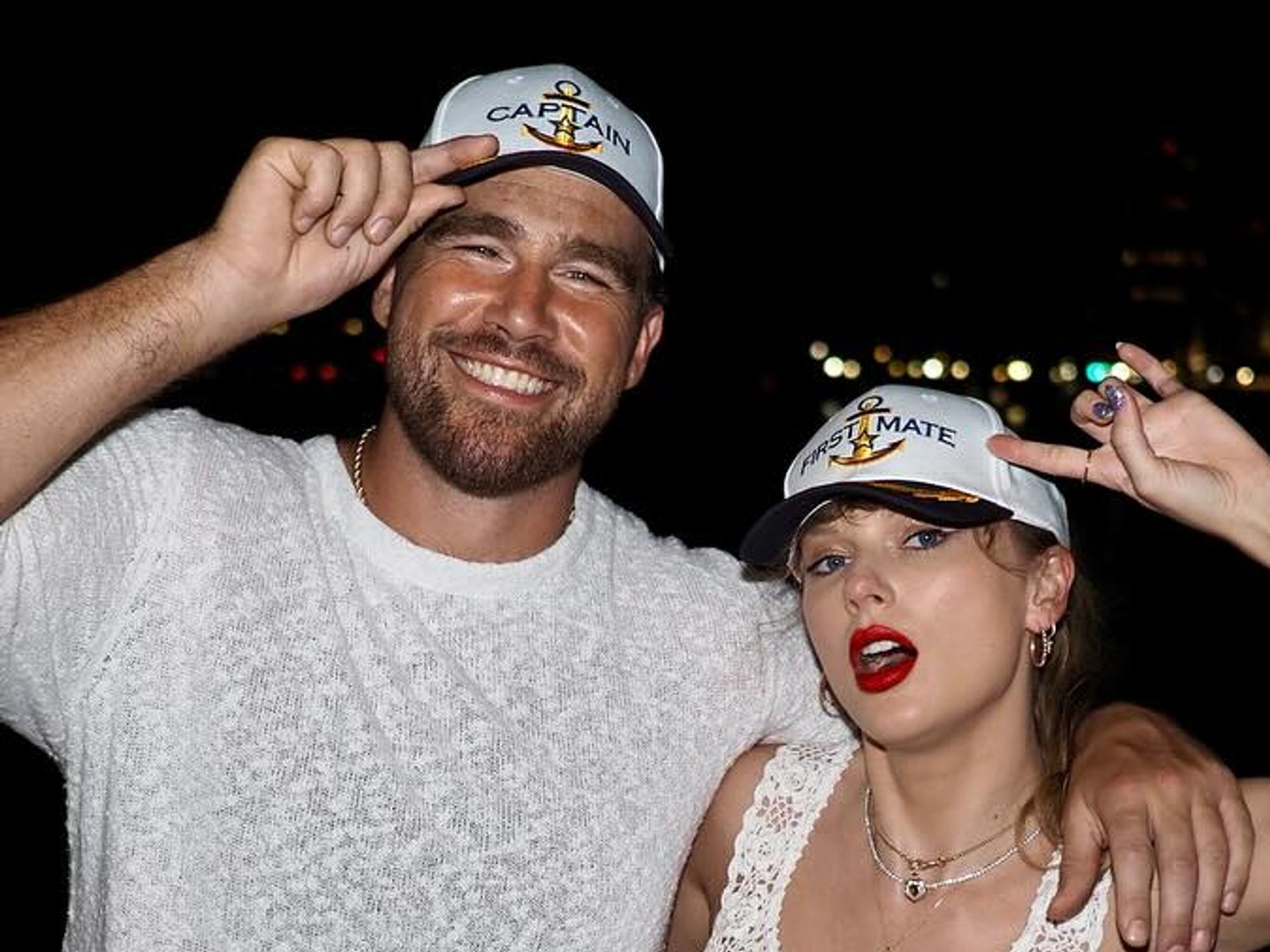 Taylor Swift pleads with fans on behalf of boyfriend Travis Kelce: 'An  absolute must' | HELLO!