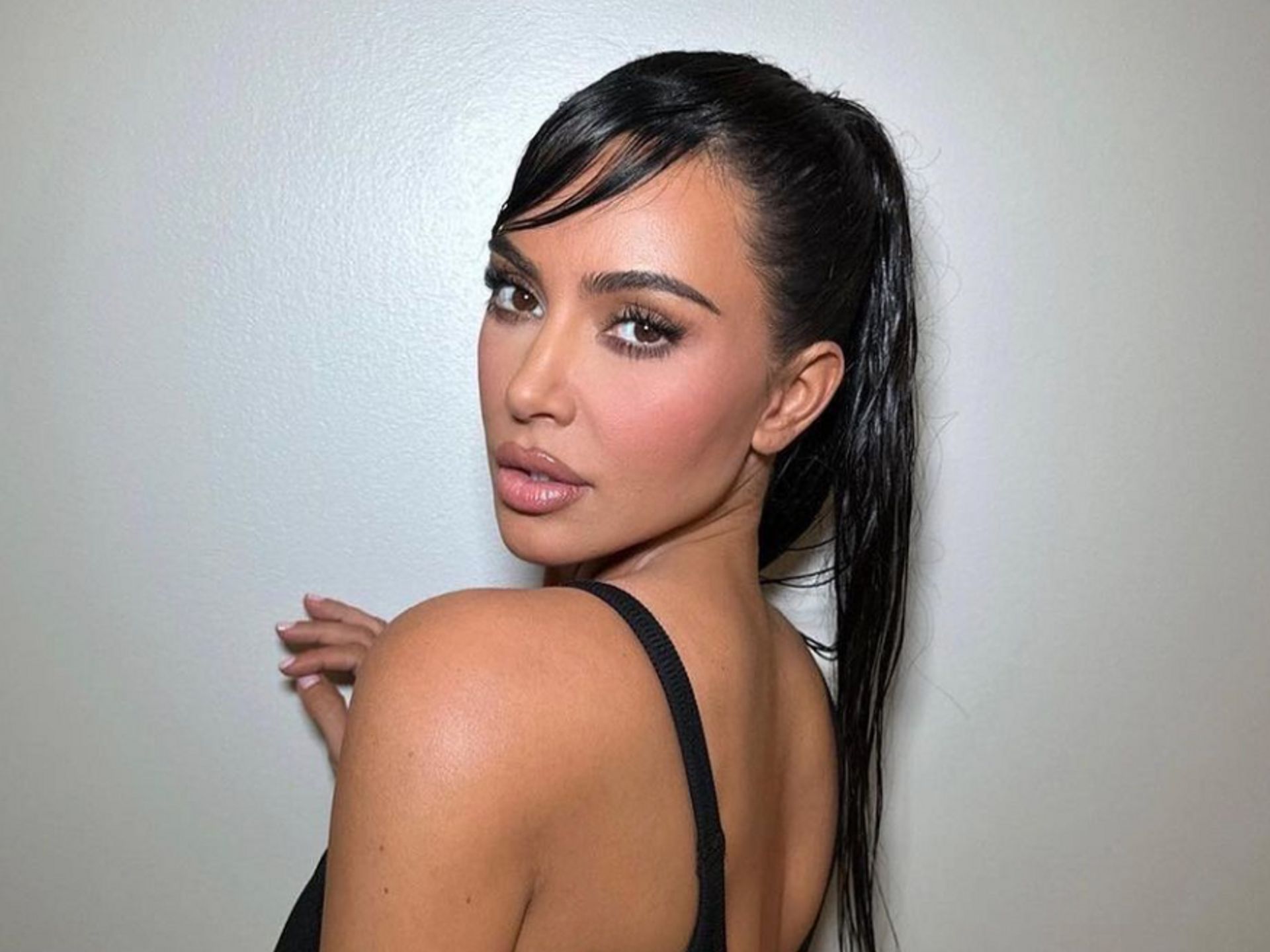 Kim Kardashian shows off her 'favorite' Skims bra she 'wears everyday' in  new video taken inside star's massive closet