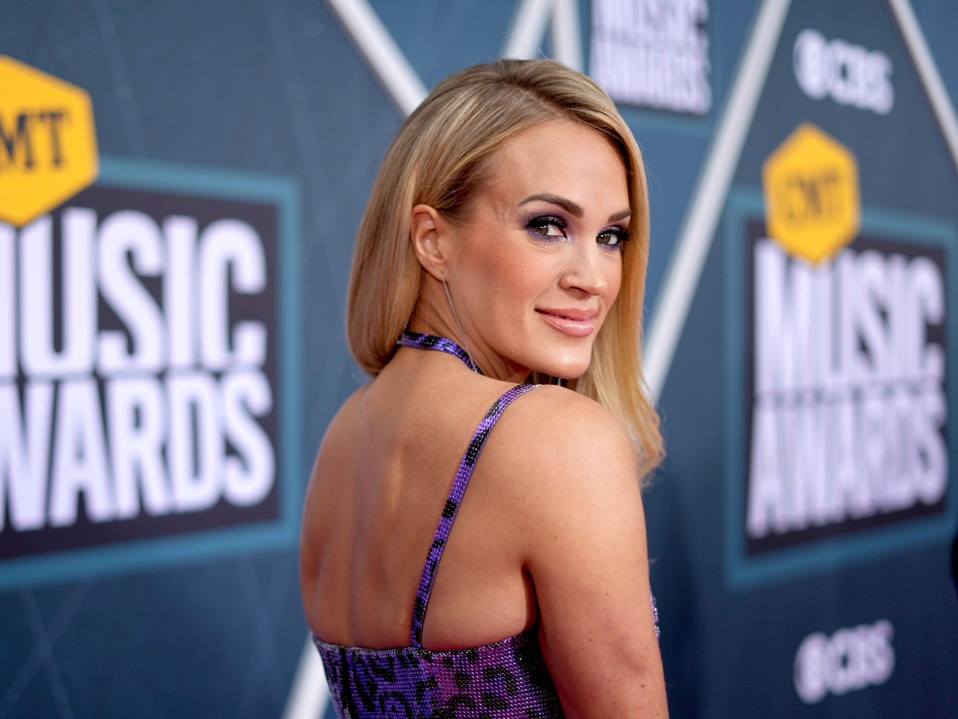 Carrie Underwood Shows Off 'Ripped Legs' in Denim Romper in New Photos -  Parade