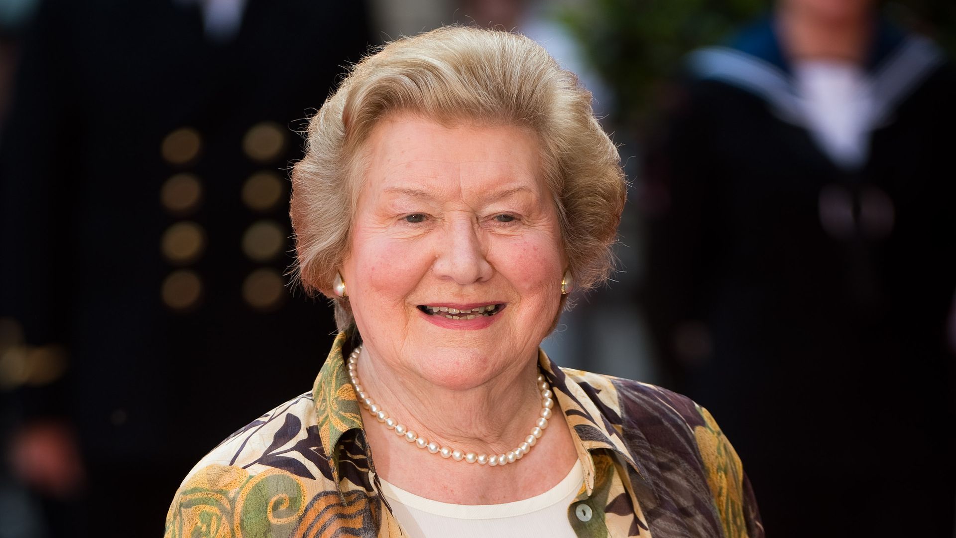 Dame Patricia Routledge looks so different with long hair in unearthed throwback