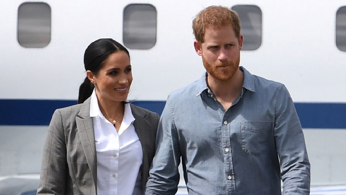 Meghan Markle’s cheeky aeroplane selfie proves she’s just like the rest of us