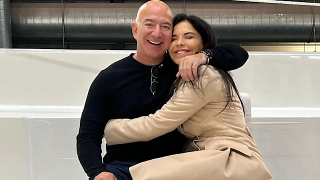 lauren sanchez and jeff bezos cuddling