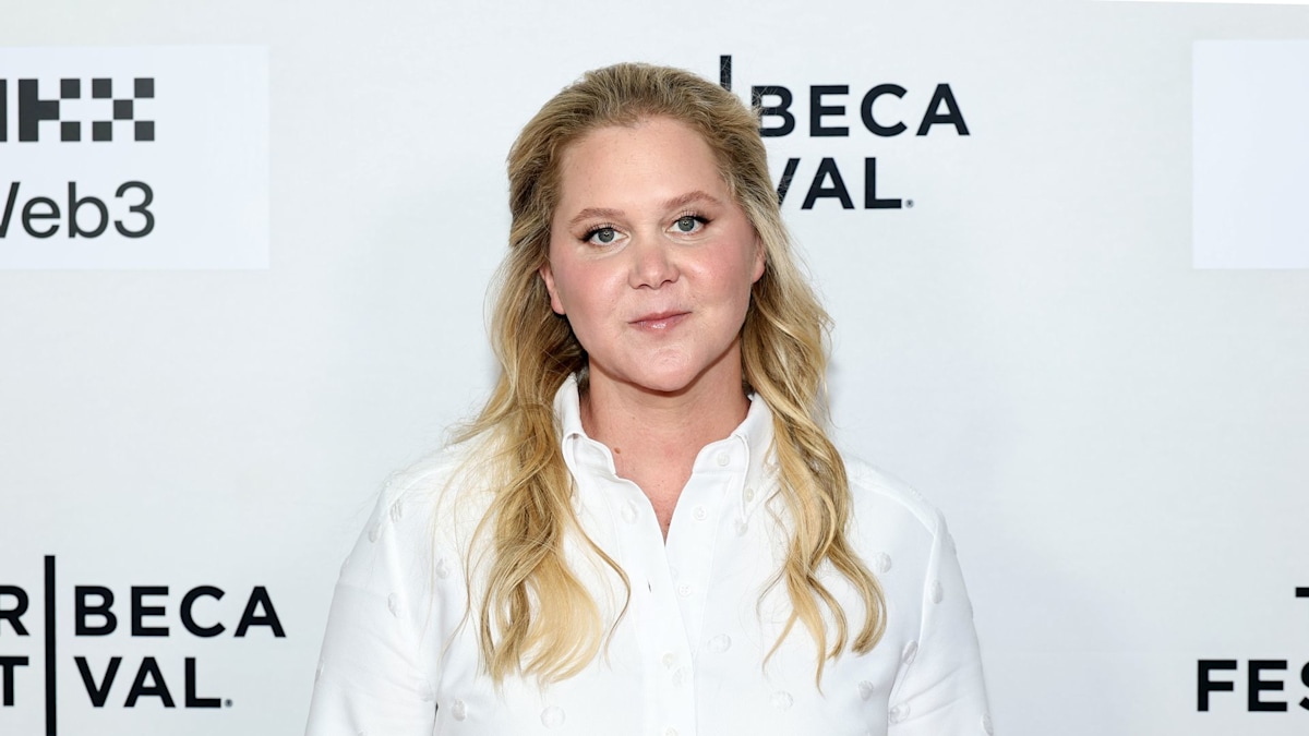 Amy Schumer showcases dramatic weight loss as she appears without her wedding ring Amy Schumer showcases dramatic weight loss as she appears without her wedding ring