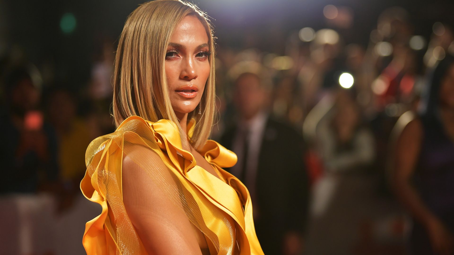 Jennifer Lopez attends the "Hustlers" premiere 