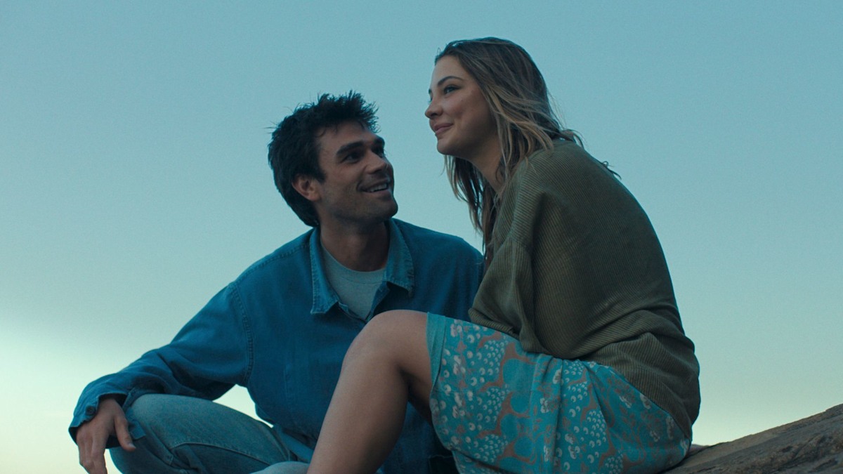 Fans 'obsessed' with first look at 'unforgettable' romance 'movie of the summer'