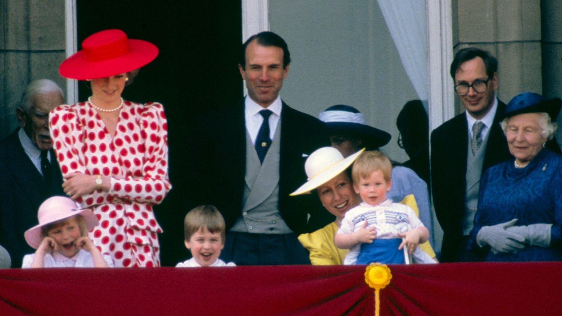 royals on royal balcony 