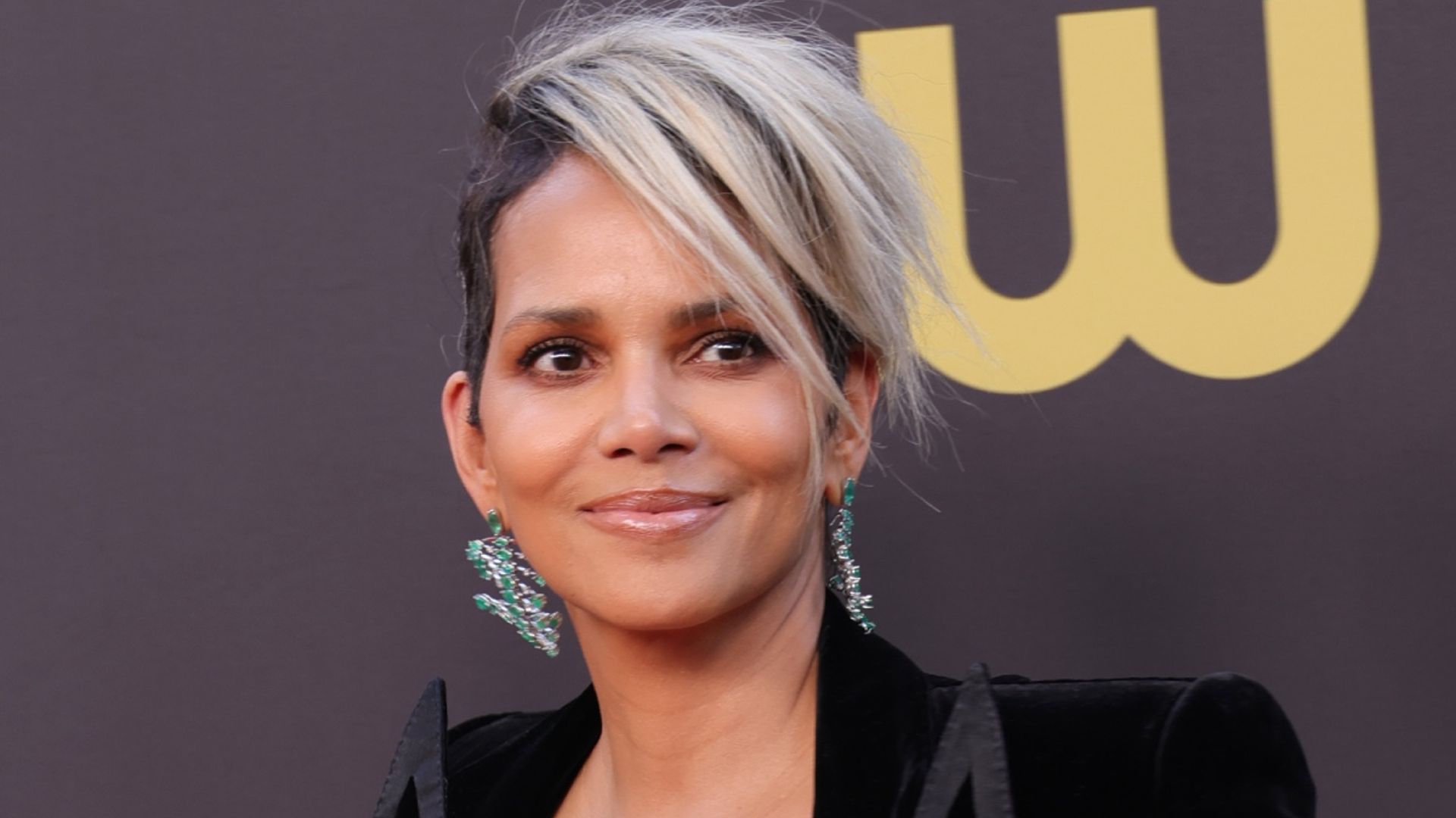 halle berry hair change