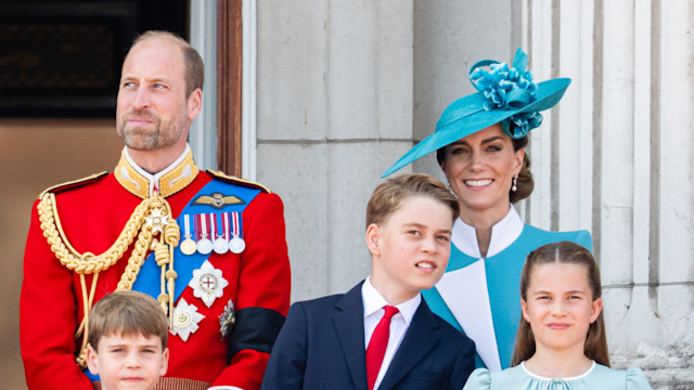 Prince William standing with Prince Louis, Prince George, Kate Middleton and Princess Charlotte
