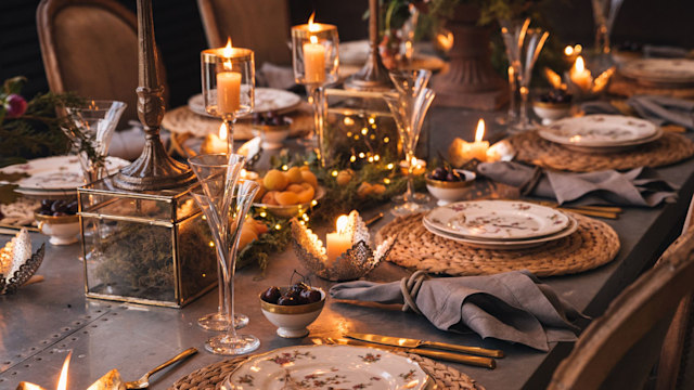 christmas table setting 