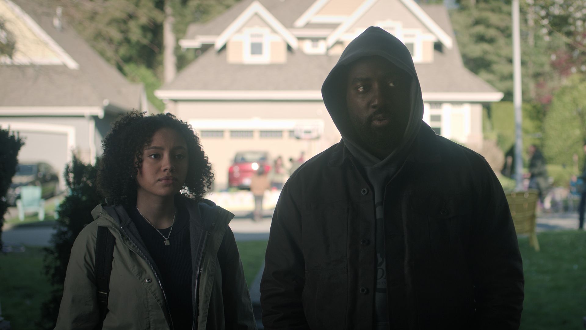 Shamier Anderson and an actress in Invasion