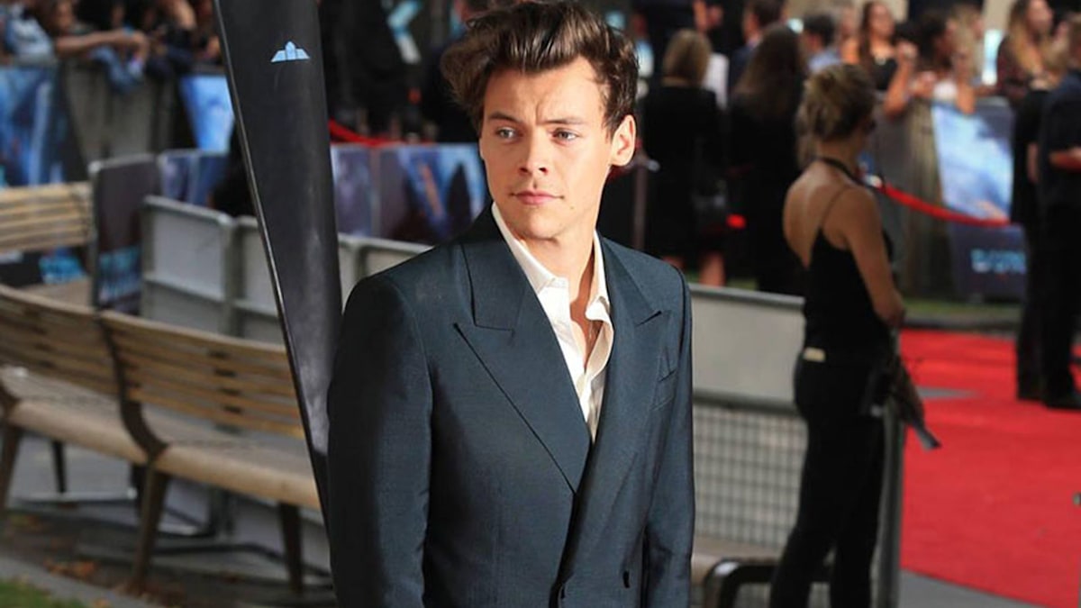 Harry Styles suited and stylishly booted for Dunkirk premiere | HELLO!