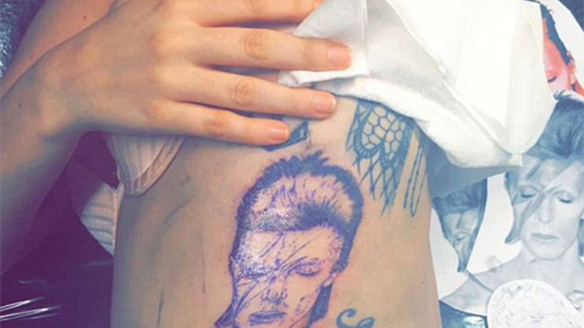 Richarlison tattoed R9, Neymar and himself on his back : r/soccer