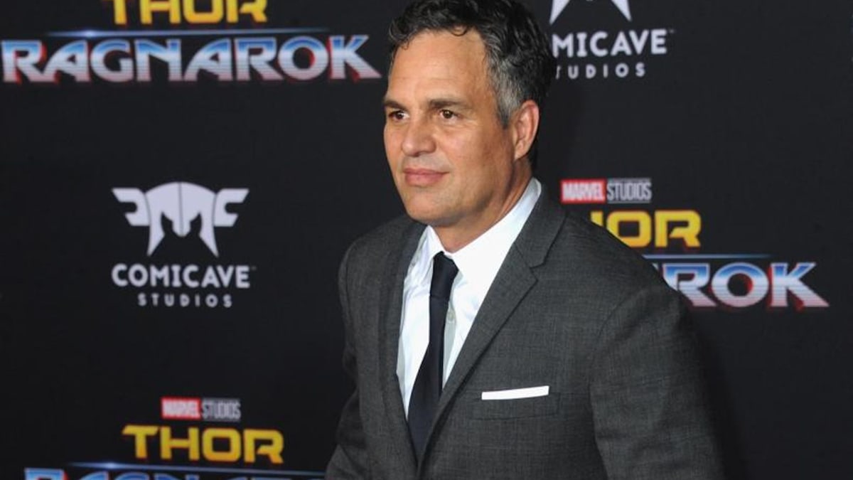 The Endgame Cast Just Teased Mark Ruffalo About The Time He Live-Streamed  Thor: Ragnarok