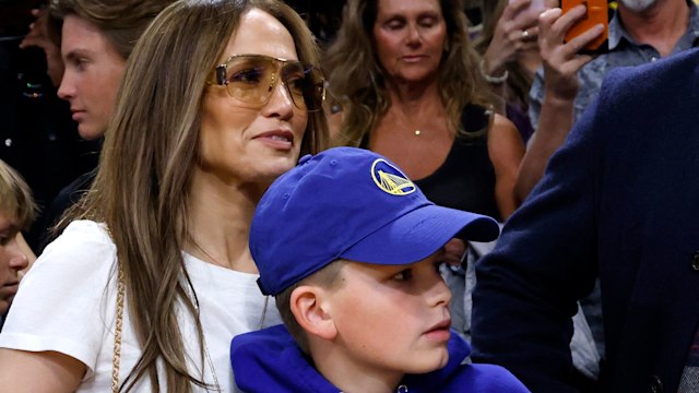 jennifer lopez and samuel affleck at basketball