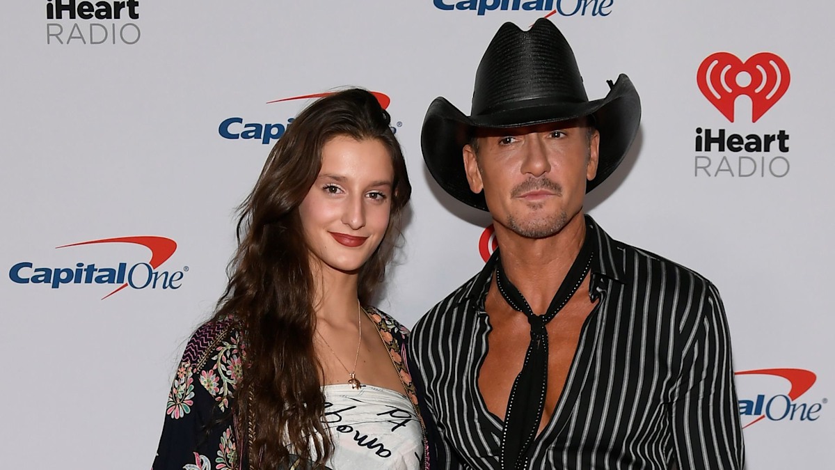 Tim McGraw's model daughter puts her endlessly long legs front and ...