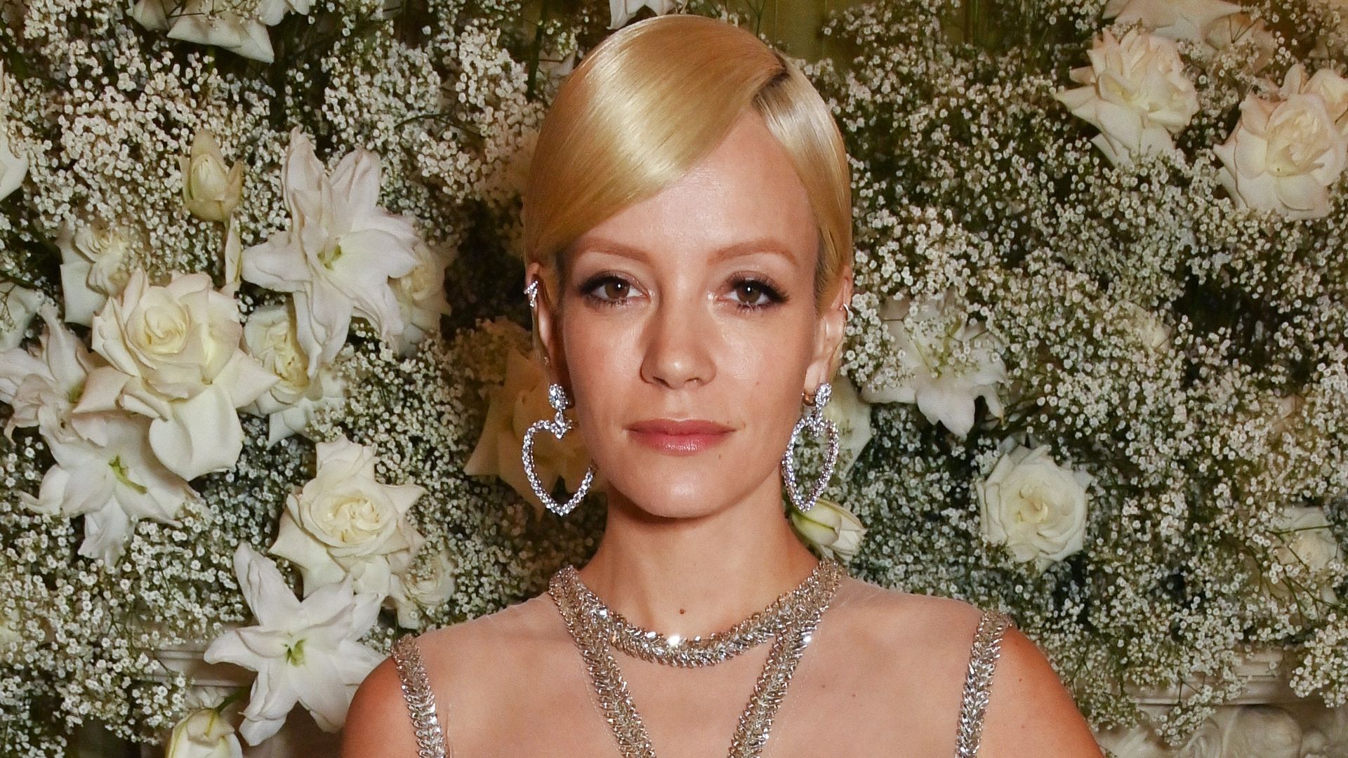 Lily Allen wearing a white ruffle gown 