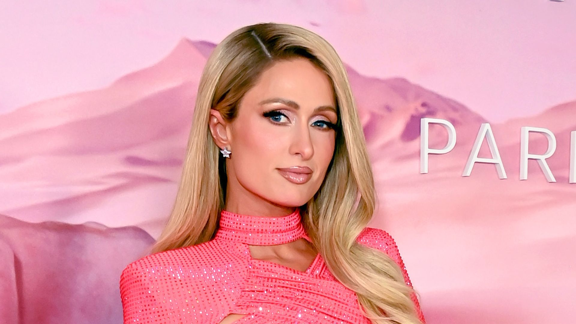 Paris Hilton just wore the most 2000s outfit ever
