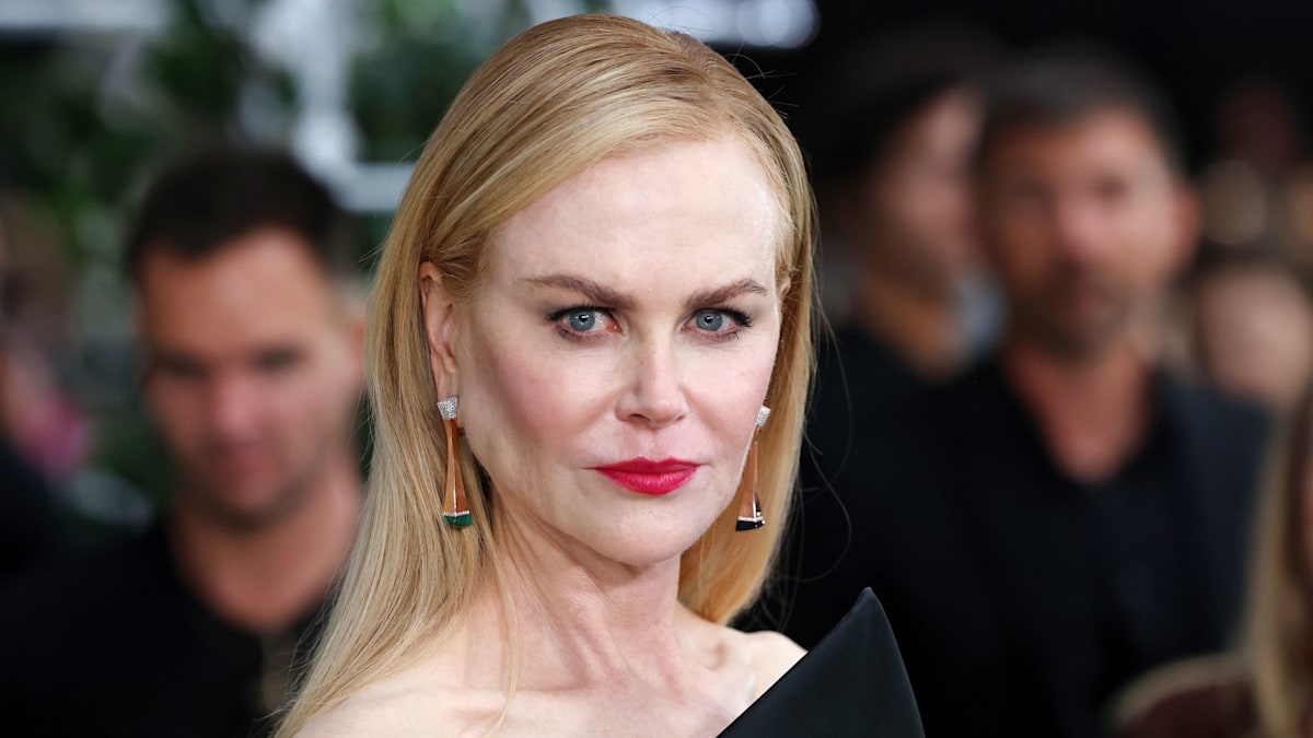 Nicole Kidman sparks debate in viral video with Salma Hayek at Paris Fashion week