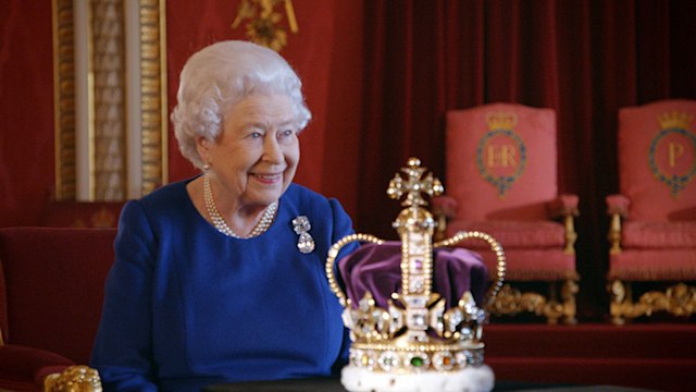 the queen crown jewels