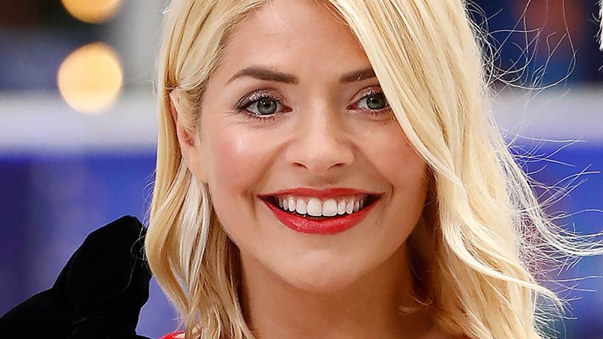 holly willoughby red dress black bow