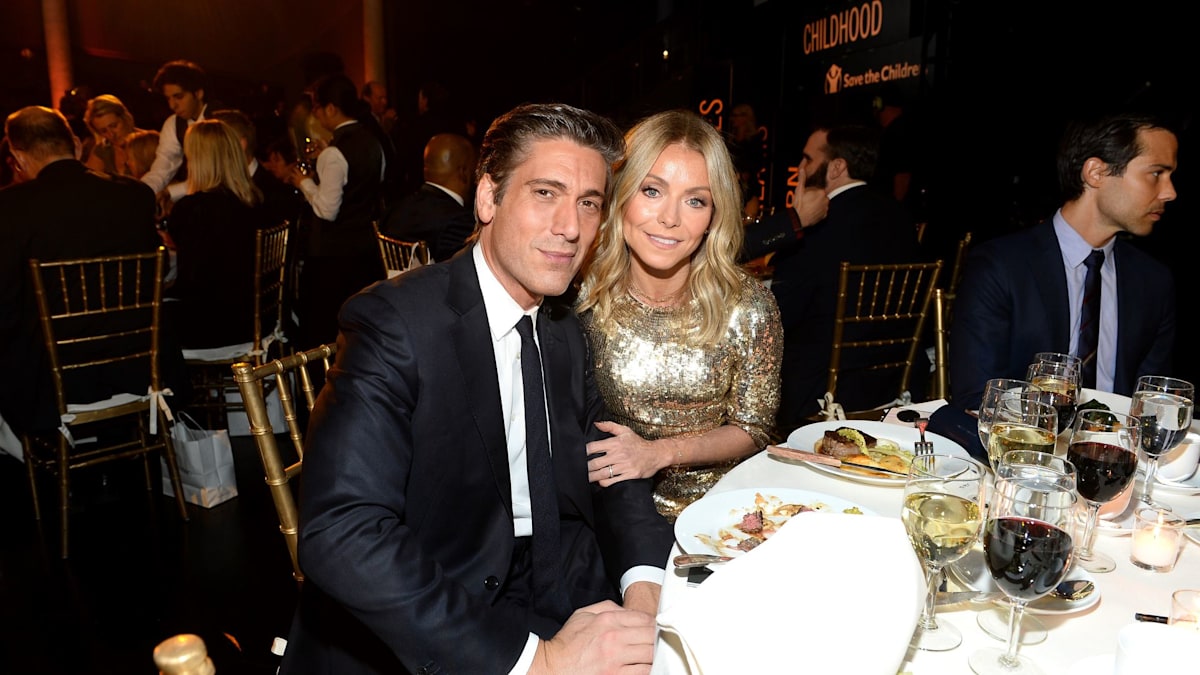 David Muir shares emotional show of support to Kelly Ripa following big  change in career | HELLO!