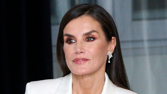 MADRID, SPAIN - NOVEMBER 27: Queen Letizia of Spain attends the 40th "Francisco Cerecedo" Journalism Awards at the Palace Hotel on November 27, 2023 in Madrid, Spain. (Photo by Carlos Alvarez/Getty Images)