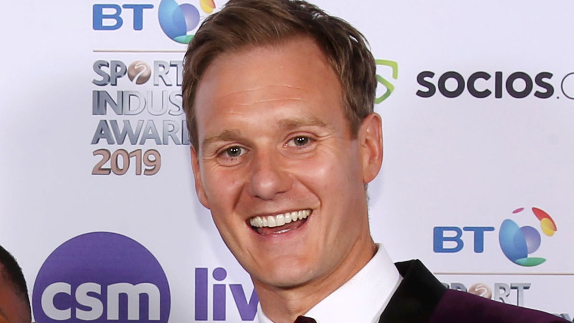 dan walker smiling