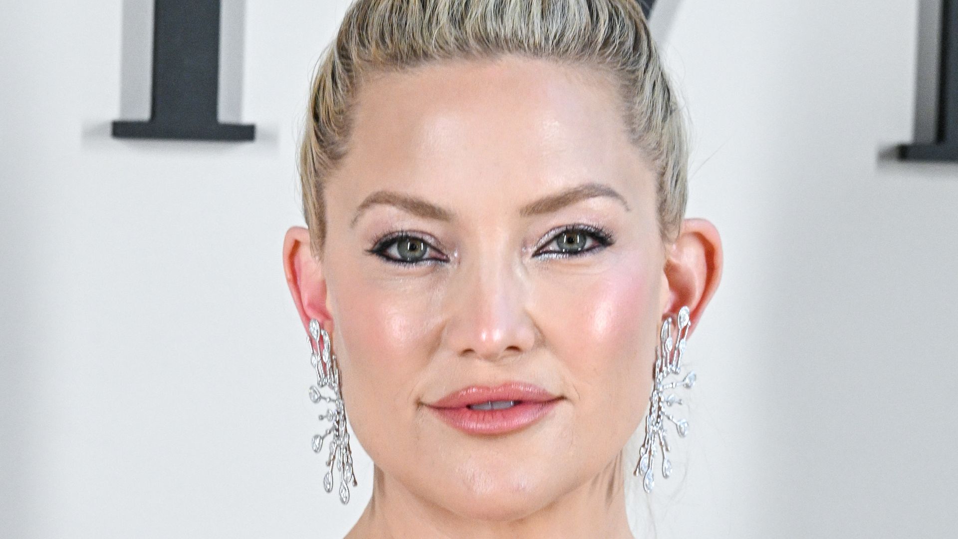 Kate Hudson in full glam with her hair up