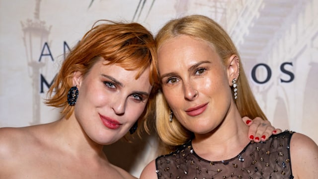 Tallulah Willis (L) and Rumer Willis attend the Autism Speaks Los Angeles Gala