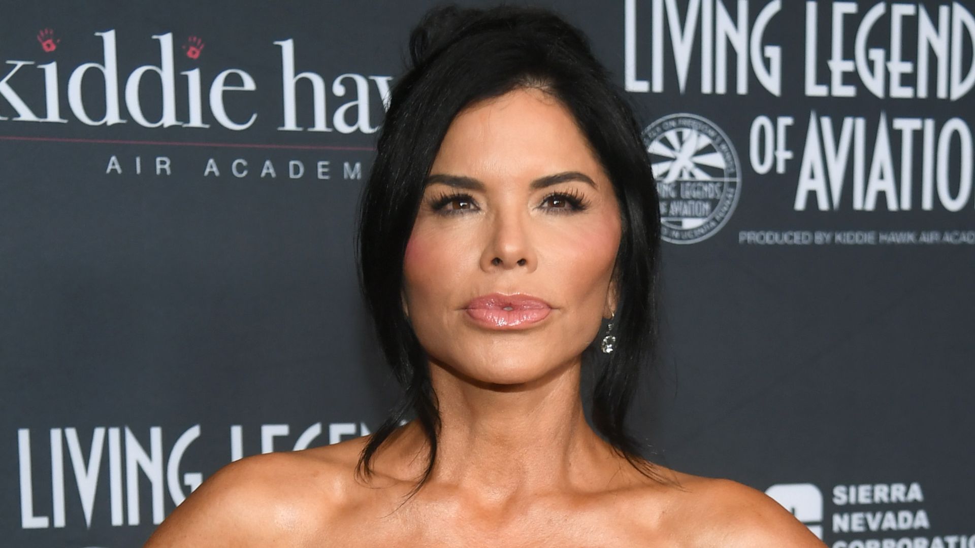 Jeff Bezos' fiancée Lauren Sanchez, 54, shows off her curves in an eye ...