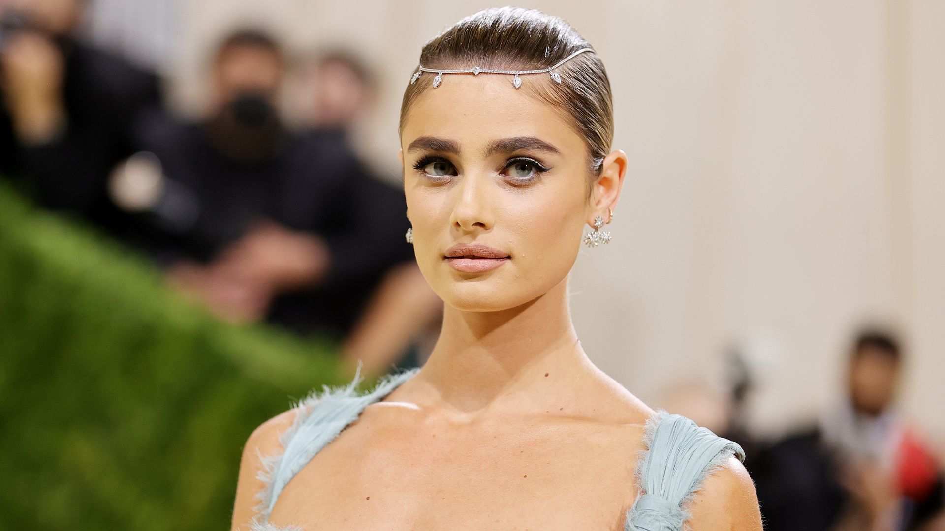 Why Victoria’s Secret model Taylor Hill went barefoot for beautiful boho wedding