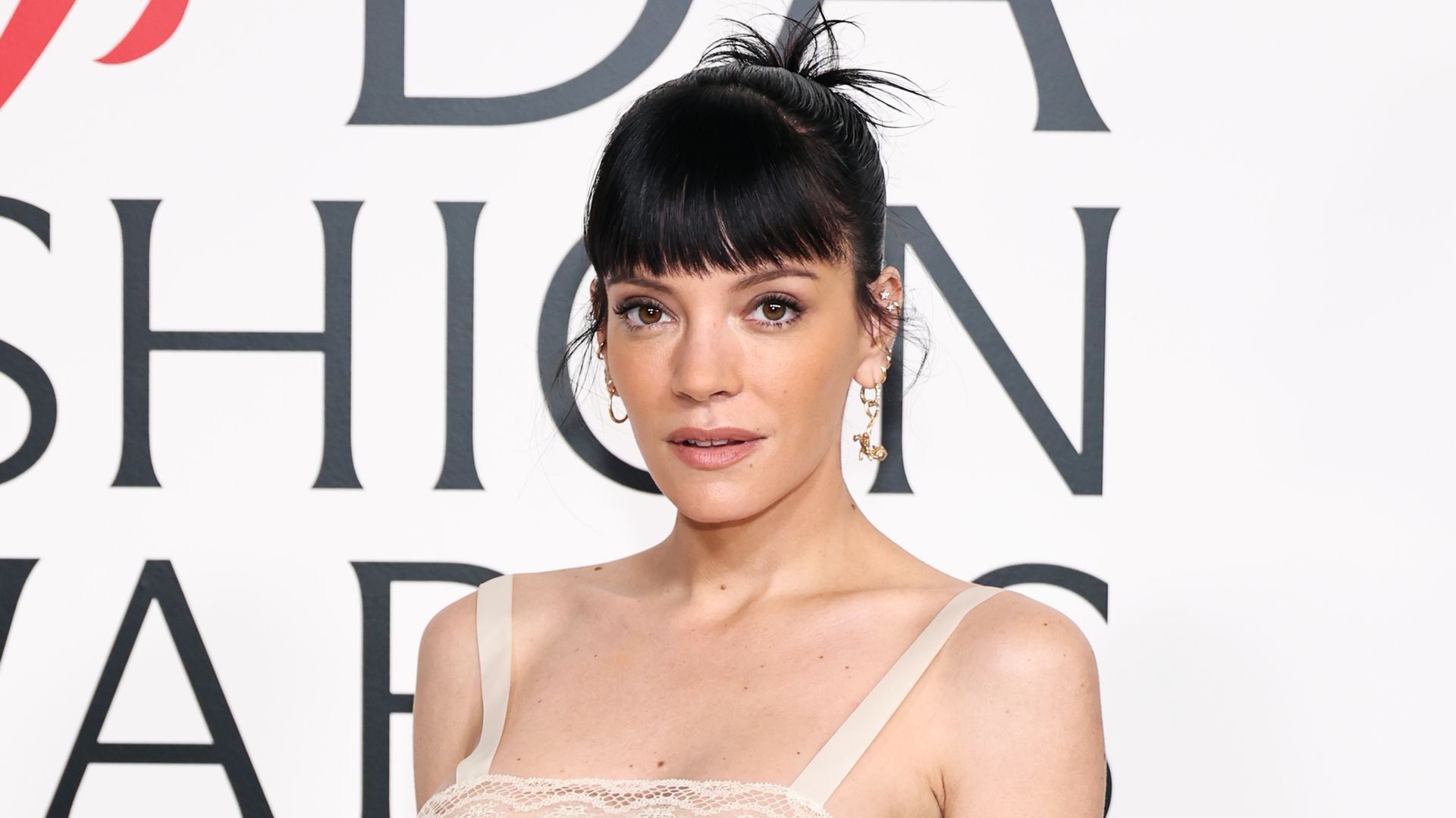 Lily Allen in ivory co-ord at the 2025 CFDA Awards at The American Museum of Natural History on November 03, 2025